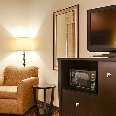 Red Roof Inn & Suites Longview Restaurant photo