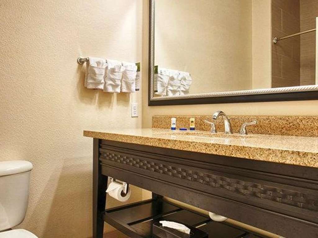 Red Roof Inn & Suites Longview Room photo